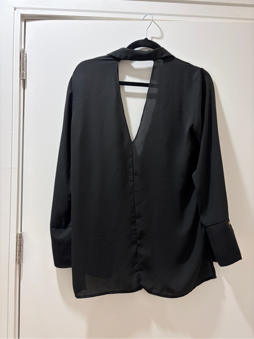 Dynamite Black V-Back Long Sleeve Blouse
